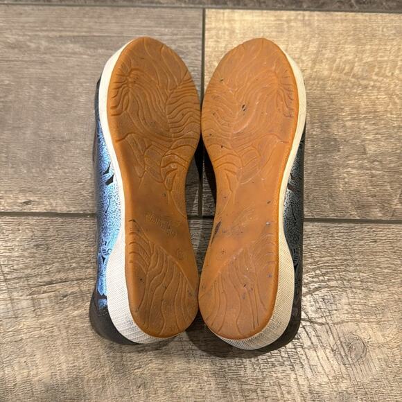 Dansko Olisa Printed Canvas Sneaker Dark Brown Silver Size 8.5-9 - Picture 8 of 11